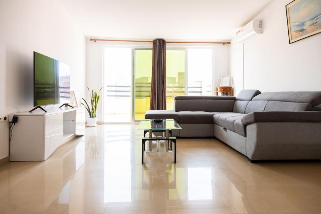 3 Bedroom Apt, Free Wifi & Ac, Cidadela - Lcgr Praia Bagian luar foto