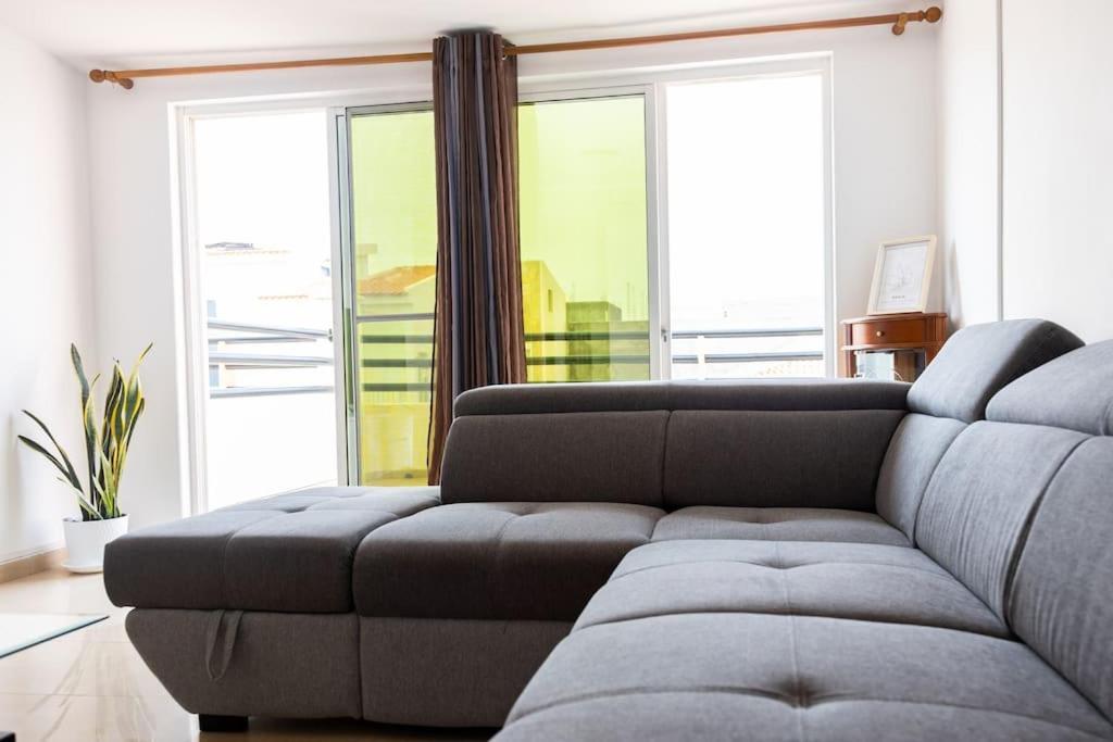 3 Bedroom Apt, Free Wifi & Ac, Cidadela - Lcgr Praia Bagian luar foto