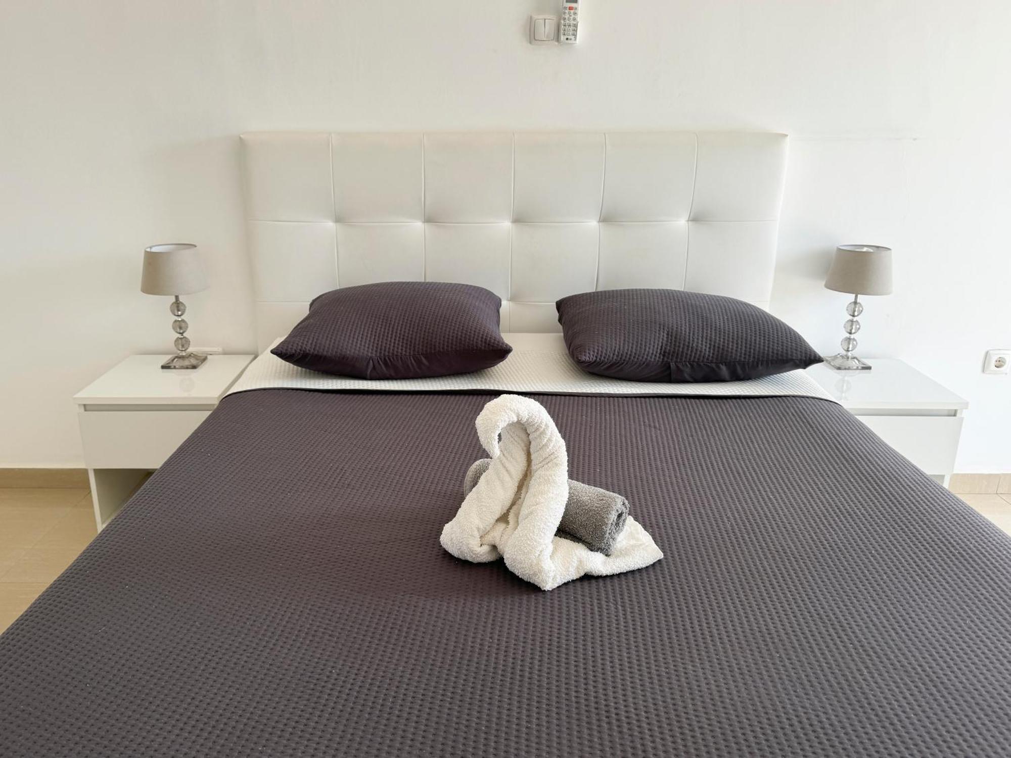 3 Bedroom Apt, Free Wifi & Ac, Cidadela - Lcgr Praia Bagian luar foto