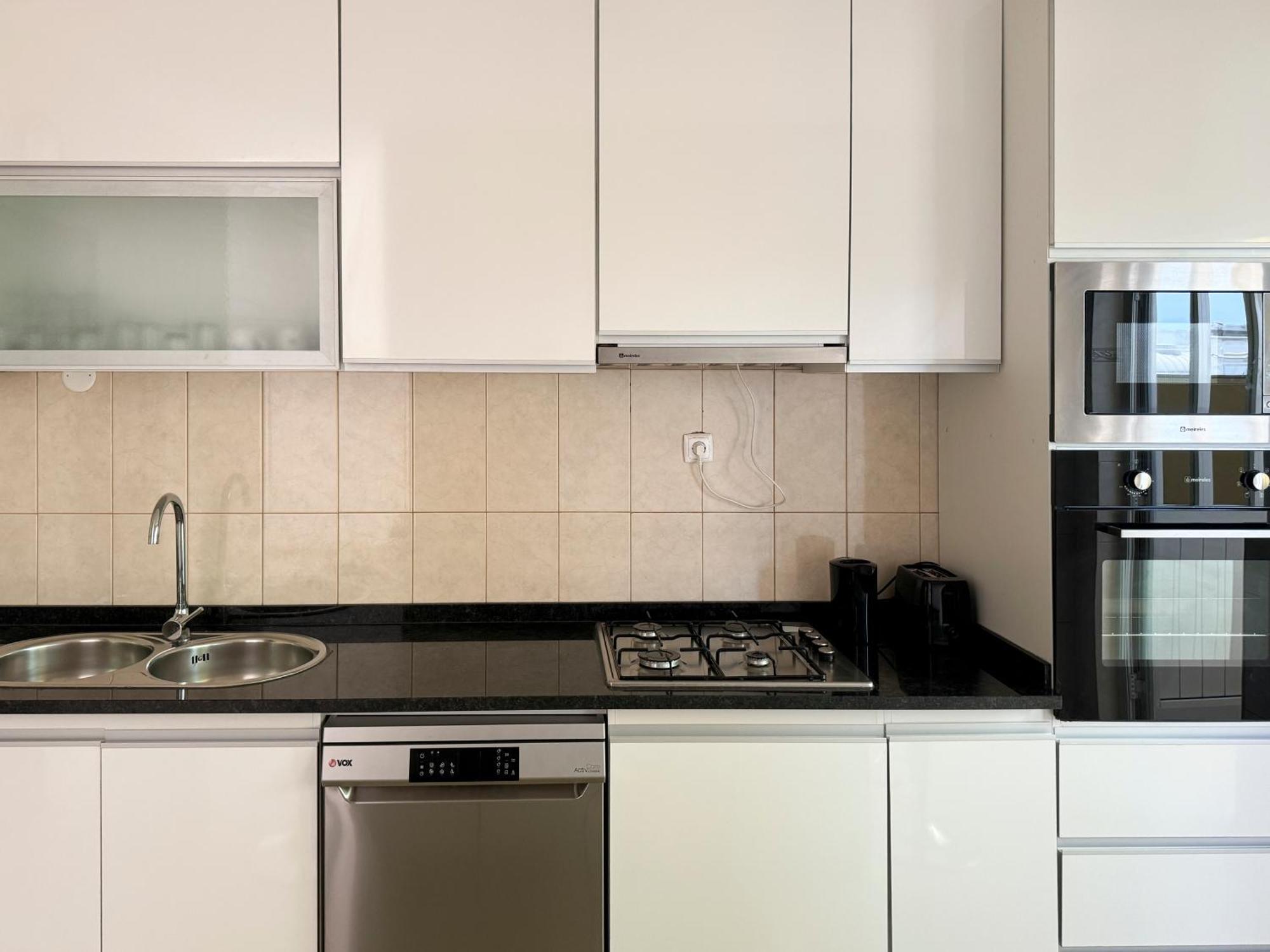 3 Bedroom Apt, Free Wifi & Ac, Cidadela - Lcgr Praia Bagian luar foto